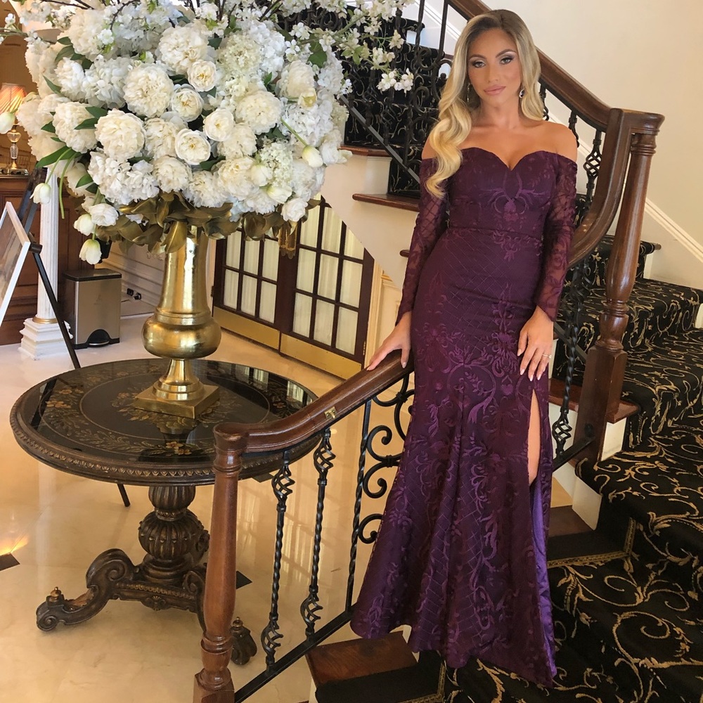 Bariano Sweetheart neck lace gown in plum